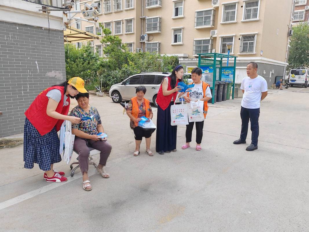 社区法律咨询老人维权现场