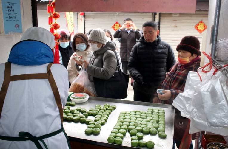 苏州葑门横街老青团摊位现蒸场景