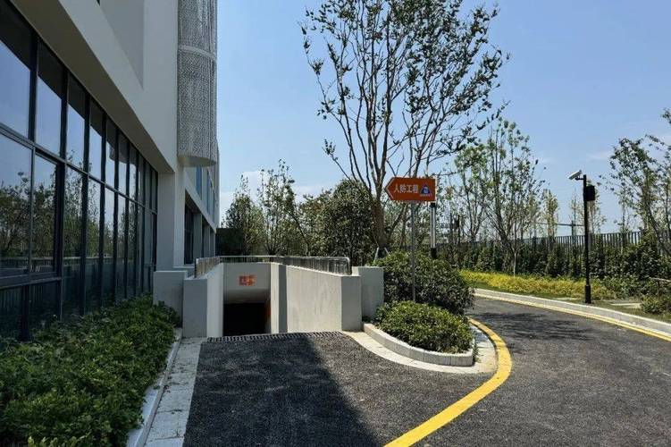 南京新建小区地下人防工程入口