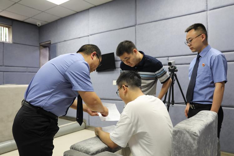 抢劫案件刑事辩护证据梳理工作场景