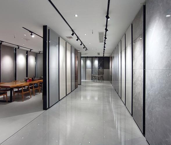 工装建材市场采购瓷砖展示区