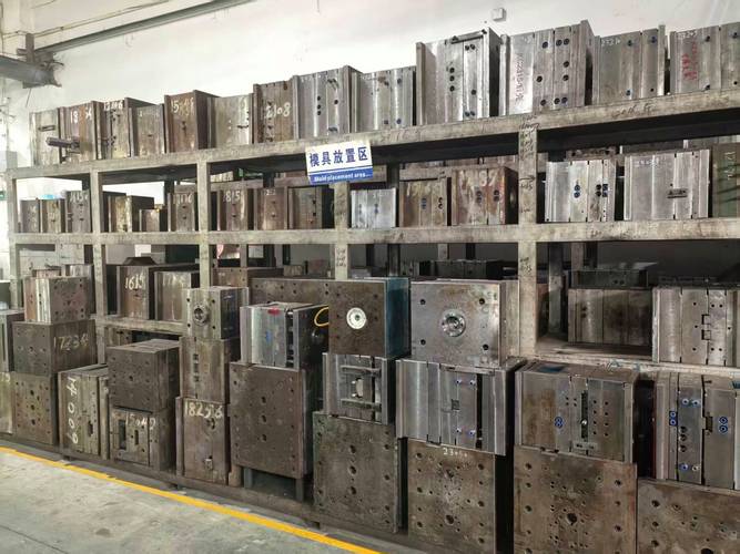 批量生产中的成品压铸模具存放实拍