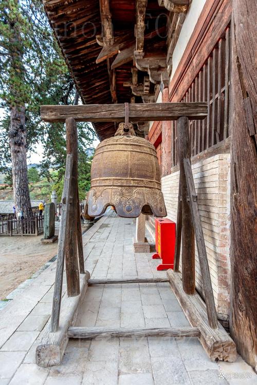 金代铁铸大钟山西寺庙实拍