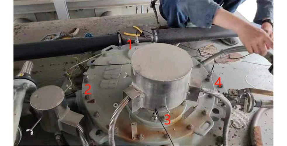 冲压模具安装振动传感器和边缘计算盒子现场
