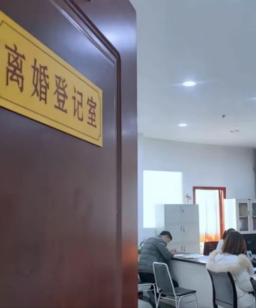 婚后加名房产离婚纠纷咨询接待场景