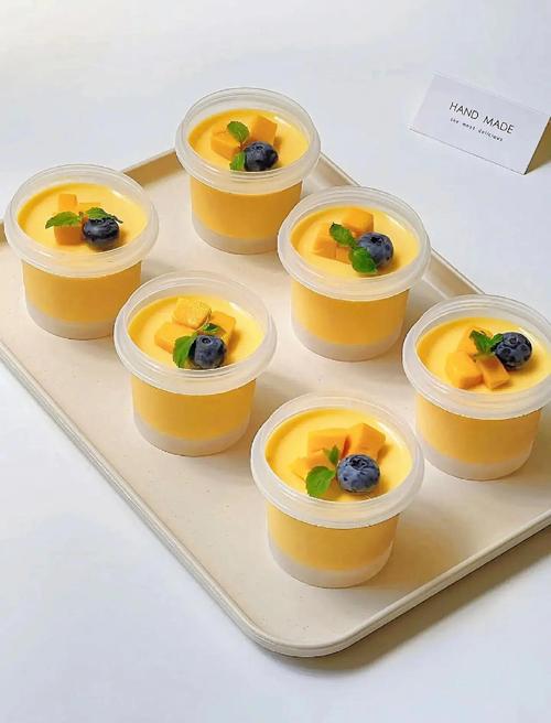 玻璃碗装免烤芒果奶冻成品图