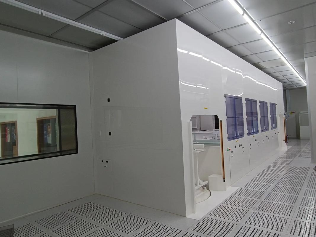 工业生产现场百级洁净工作台使用图