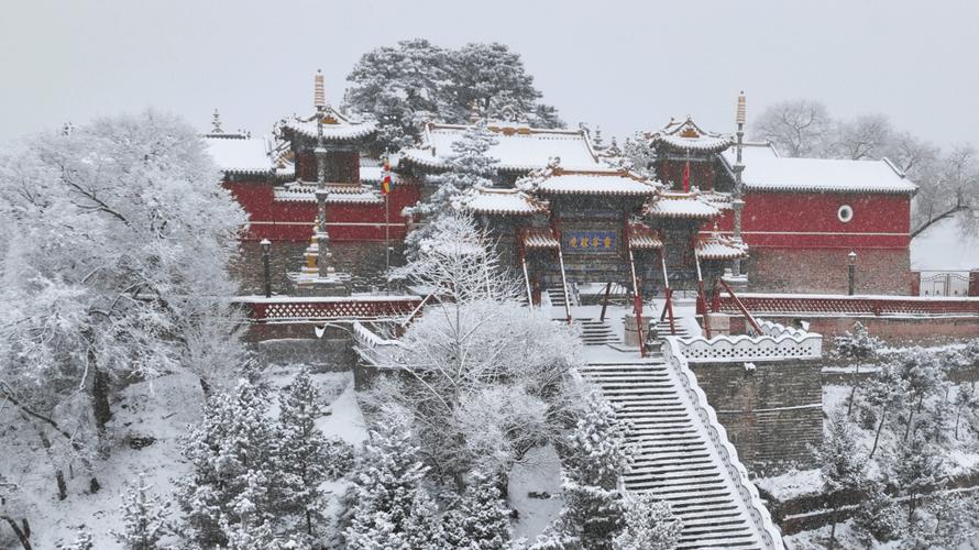五台山北台华北屋脊牌坊冬季雪景