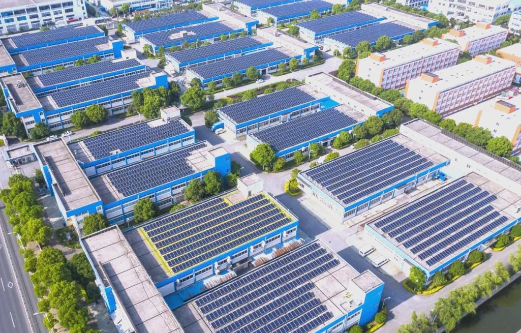 为什么2024年工厂都在抢装工业光伏发电？