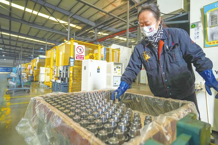 工厂生产线齿轮箱工业润滑现场作业