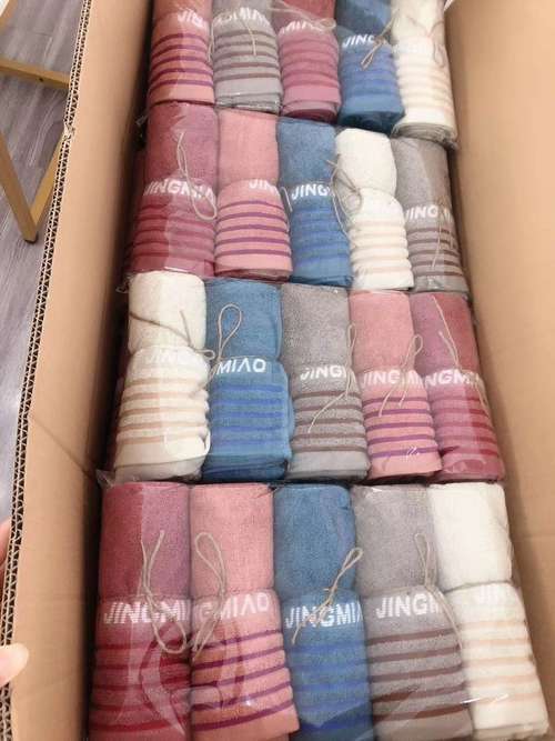 居家分批次囤放的未开封新毛巾展示