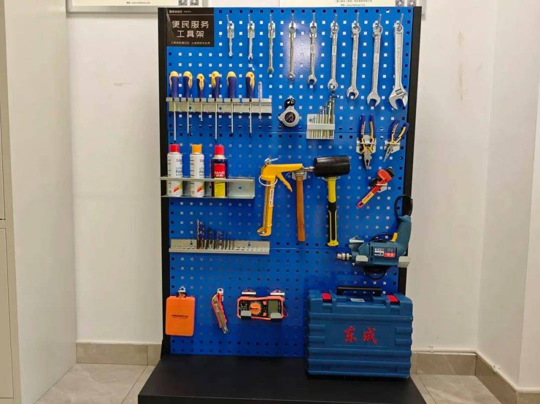各种型号专业锤子工具墙陈列实拍
