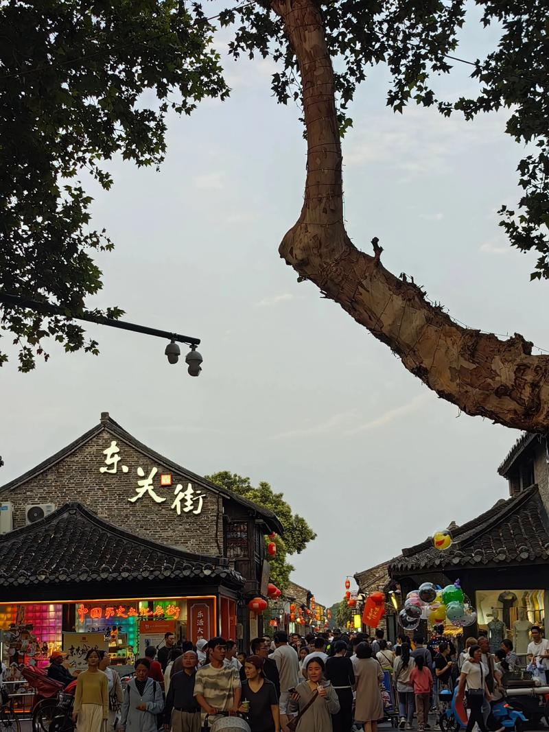 扬州东关街夜景穿搭