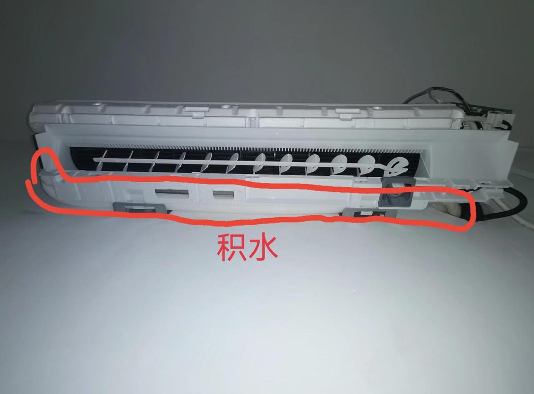 工业冷风机排水管安装不规范导致积水