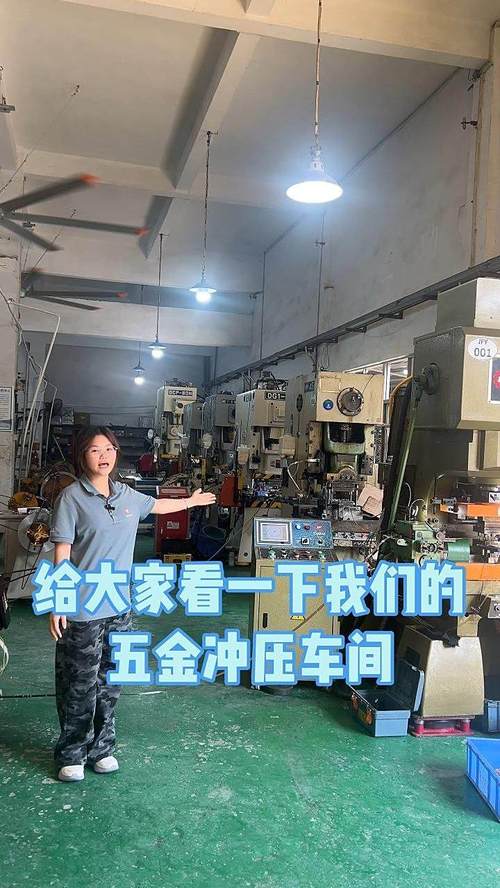 五金冲压车间工业照明改造前后对比图