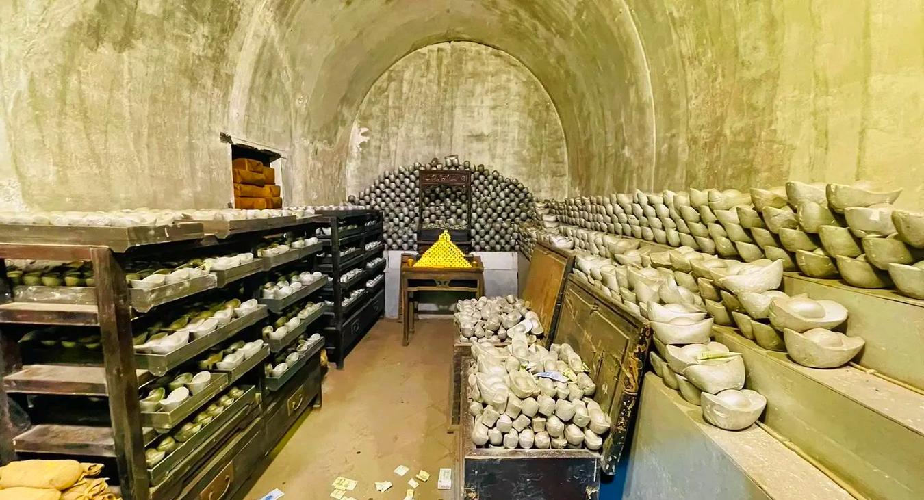 地方公立博物馆地下库房馆藏文物堆放场景