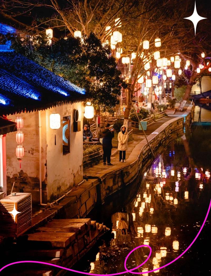 周庄古镇双桥河畔灯笼夜景