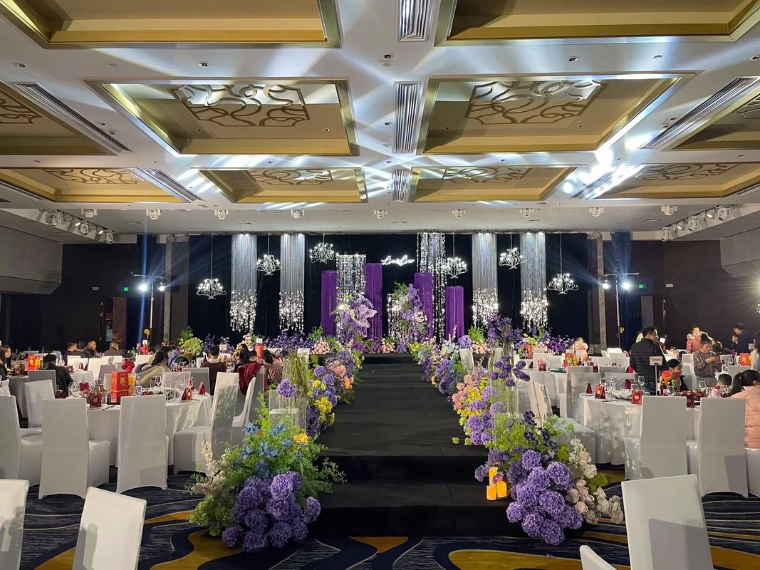 豪华无柱宴会厅婚礼现场俯拍