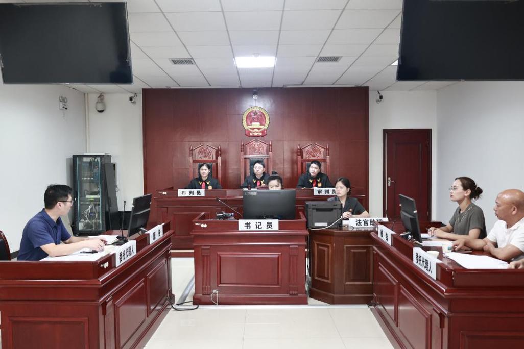 刑事法庭被告人辩护席位置示意图