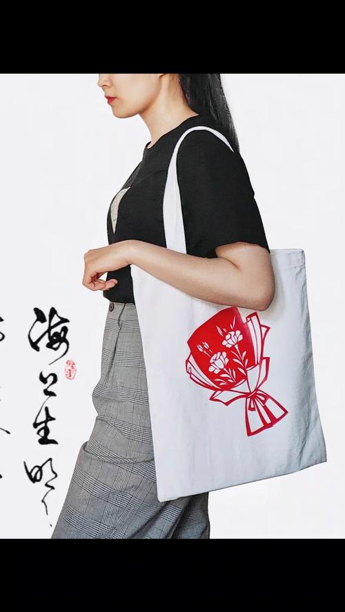 电商平台上售卖的仿原创剪纸纹样帆布包实拍