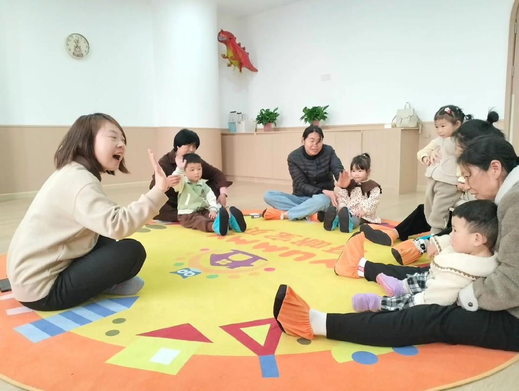 家庭亲子游戏代替早教班的场景