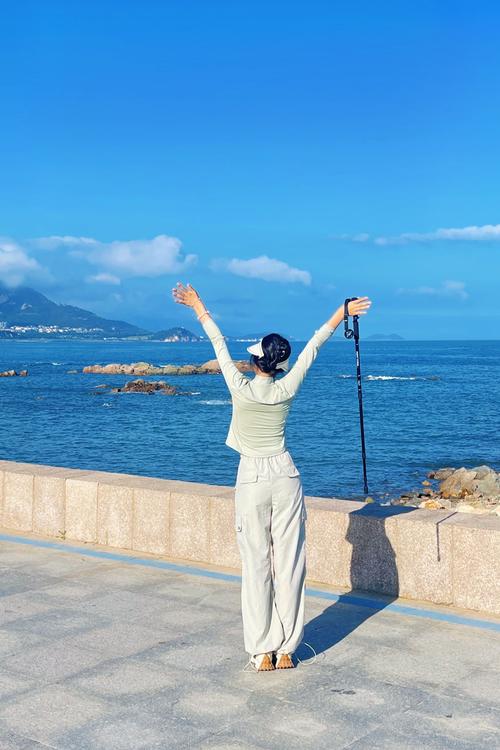 青岛海滩夏季穿搭
