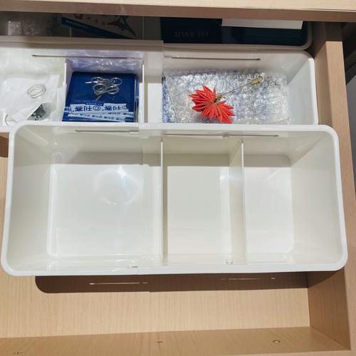 贴了手写标签的家用抽屉分隔盒实拍