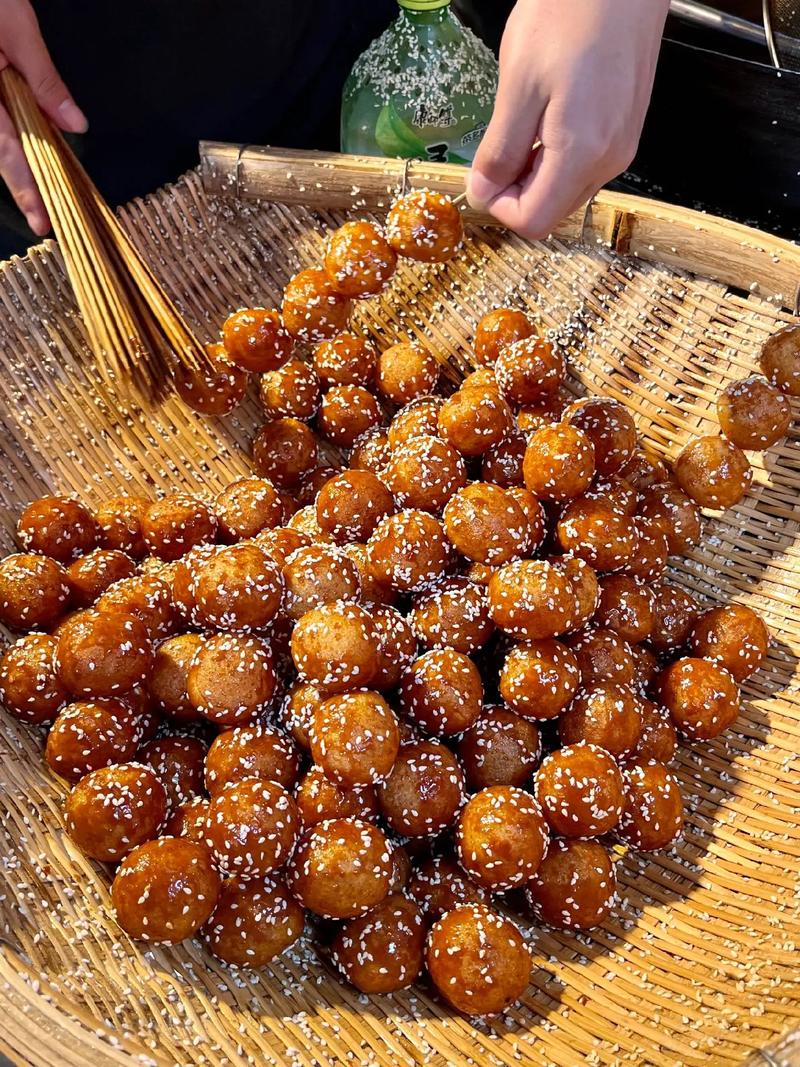 宽窄巷子糖油果子
