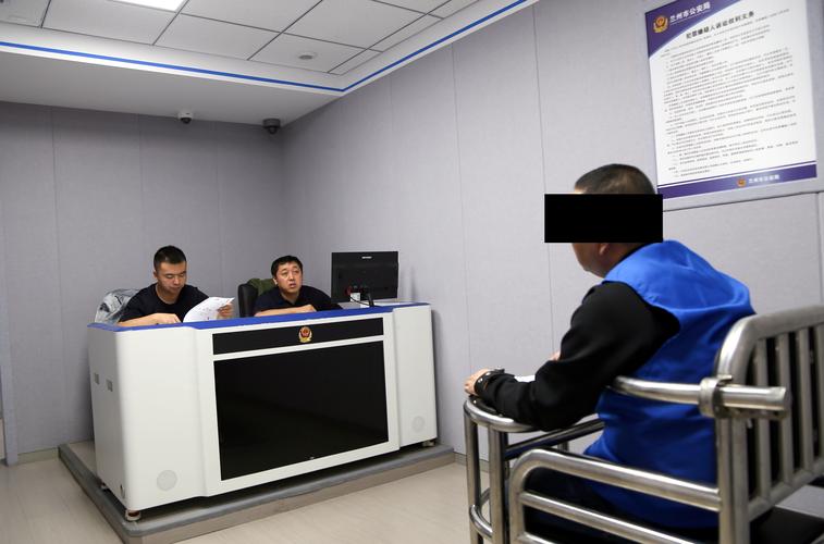 犯罪嫌疑人在看守所被讯问场景