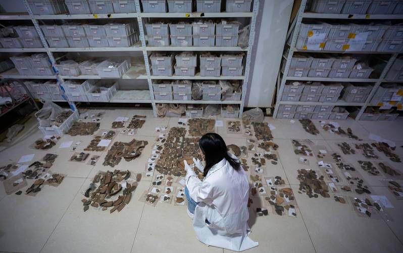 考古出土陶片文物装箱现场