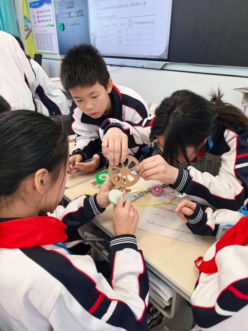 中小学公开课堂跨学科教学学生测量现场
