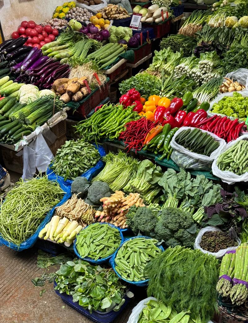 菜市场生鲜摊位新鲜食材实拍图