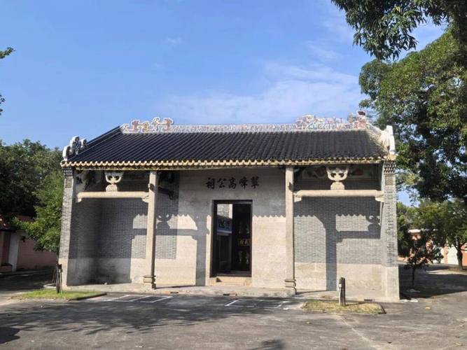 违规翻新后的清代县级文保祠堂现场