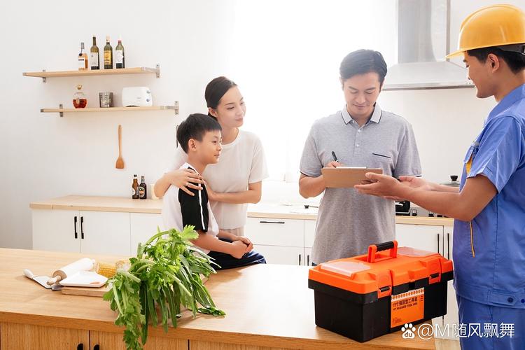 父女在家庭工作间共同维修机械设备的温馨背影