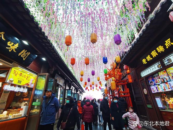 南京夫子庙古玩市场路边摆摊场景