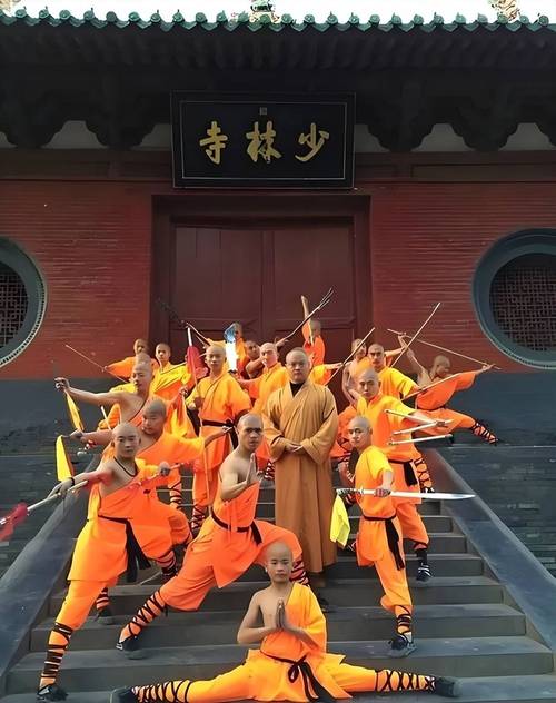 少林寺武术表演的现场照片