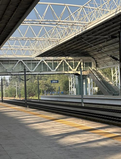 北戴河站站前广场旅客出站通道实景