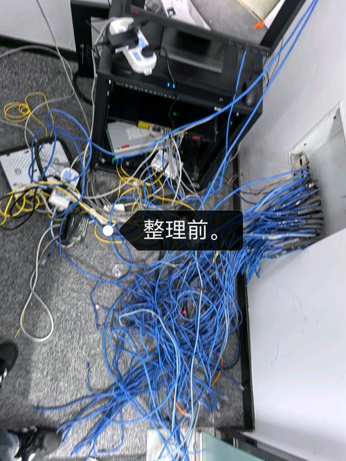 装完办公隔断外露杂乱网线实拍