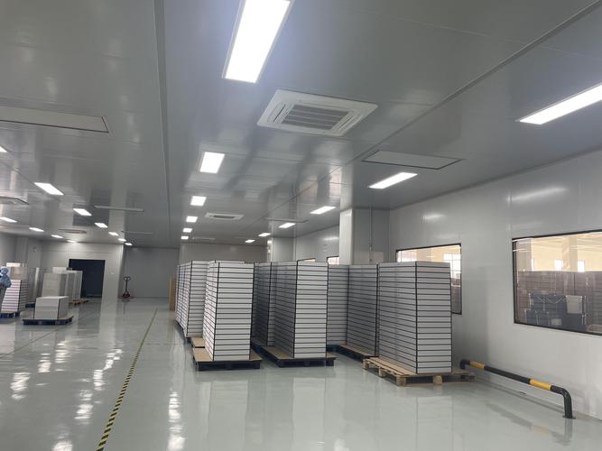 机械车间HEPA过滤器自动折边机加工现场图