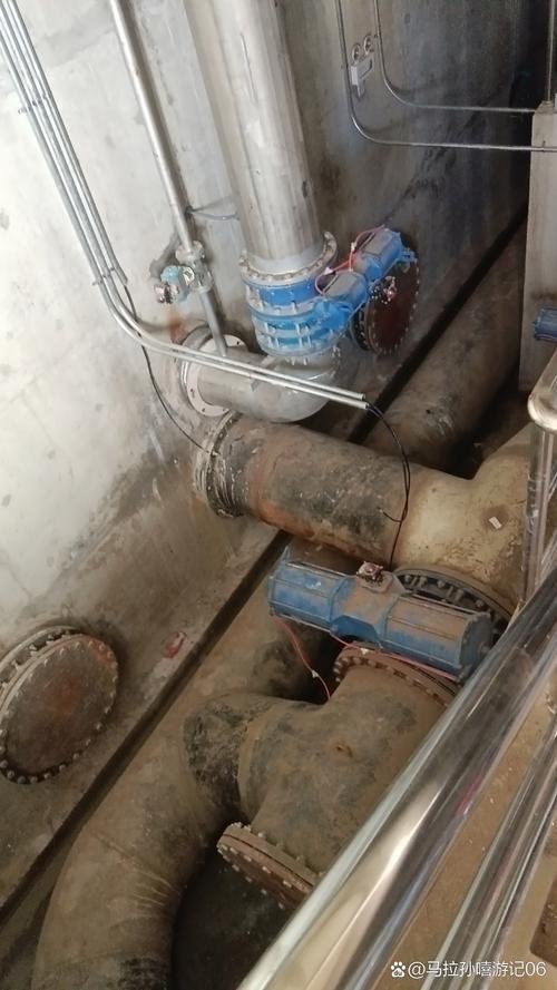 工厂空压机房老旧仪表与管路泄漏点