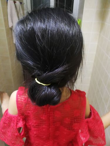 家庭会议孩子发言举手特写