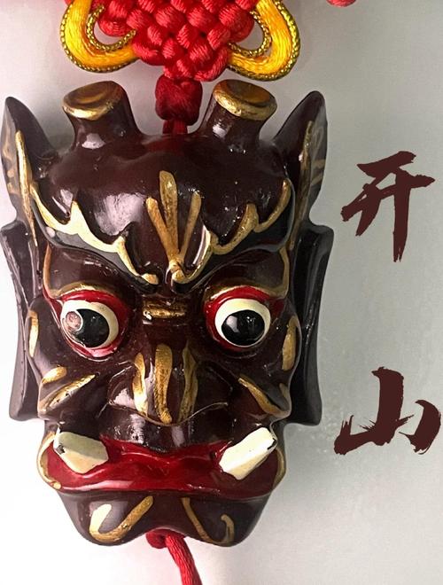 江西南丰老艺人手工雕刻傩面具成品