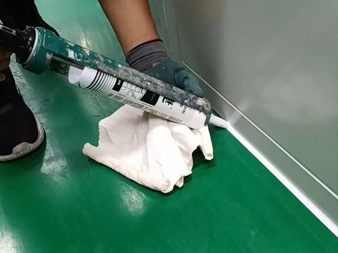 洁净工作台HEPA滤网密封打胶现场图