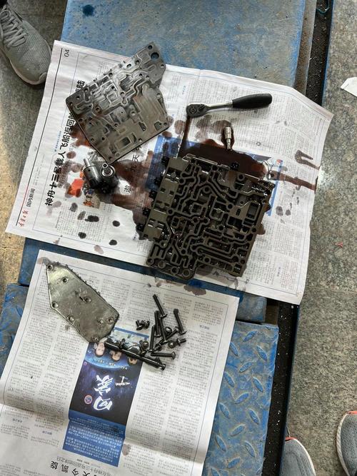 汽车变速箱电磁阀拆解检测实拍