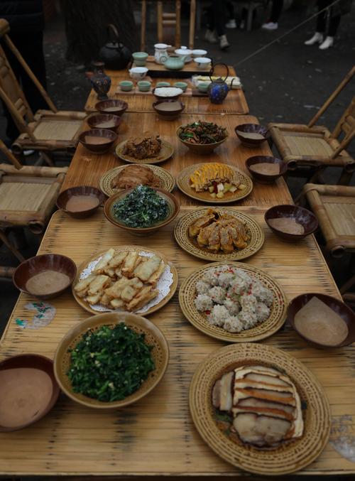 南漳周湾村民俗农家茶菜餐桌