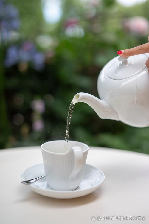 家庭桌面淡茶白开水补水饮品摆放