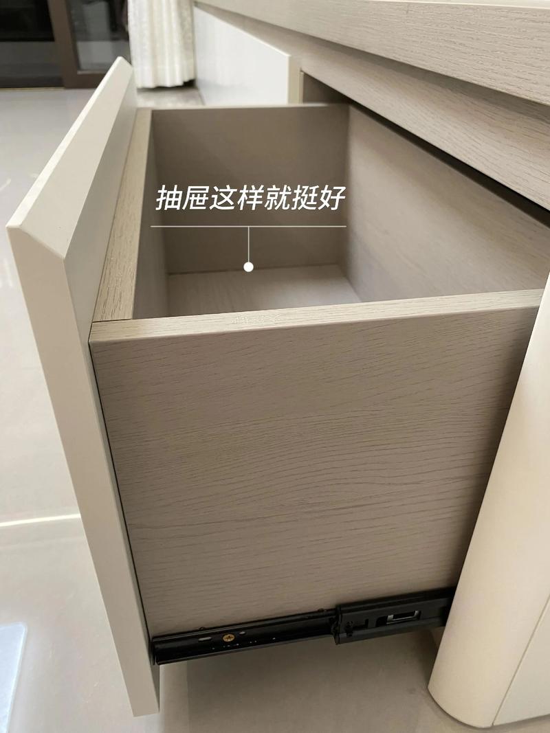 柜体构造：抽屉永远比翻盖香