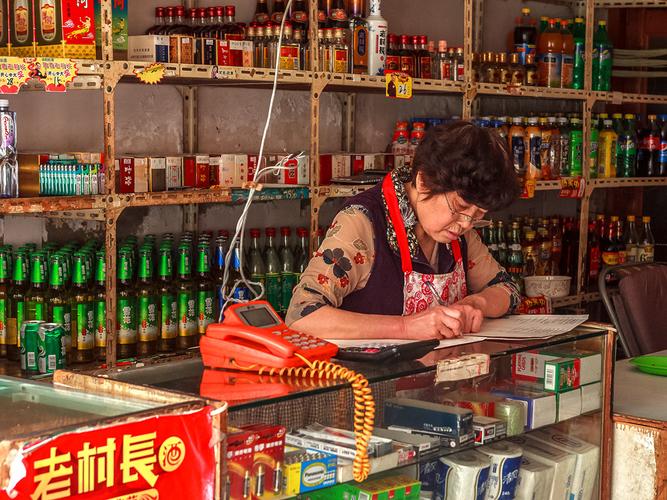 南京老城南巷口社区杂货店场景