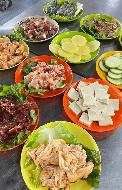 家庭储物柜受潮发霉的干货食材实拍