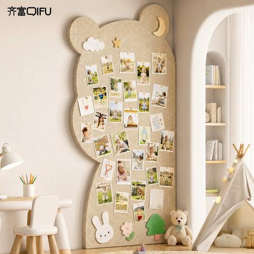 小户型儿童房墙面的童年收藏馆作品展示墙